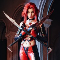 Свирепый и соблазнительный Bloodrayne, преобразованный в мир косплея