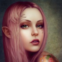 Эльфийка с розовыми волосами и татуировкой на плече в виде цветка