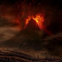 Огромная армия орков на фоне извергающегося вулкана Ородруин