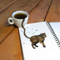 Рисунок кота вытекающего из кружки кофе на бумагу.