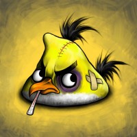 Жёлтая птица с пластырем, побитая после игры в Angry birds