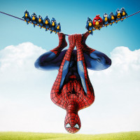 Человек-паук висит вверх ногами на проводе, на котором в ряд сидят птички из известного смешного ролика