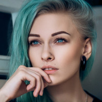 Аватар для ВК с бирюзовыми волосами