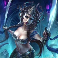 Медуза Горгона в шлеме со змеями и двумя мечами в руках.