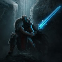 Воин со светящимся голубым цветом мечом.