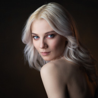 Аватар для ВК с белыми волосами