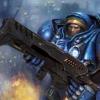 Пехотинец из игры Starcraft с рисунком девушки в чулках на броне.