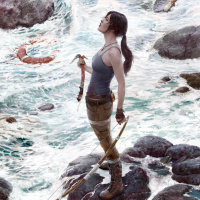 Лара Крофт стоит на камнях у воды с ледорубом в руке