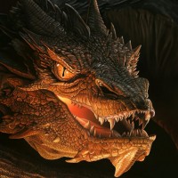 Злобная морда дракона Смауга над горой золота