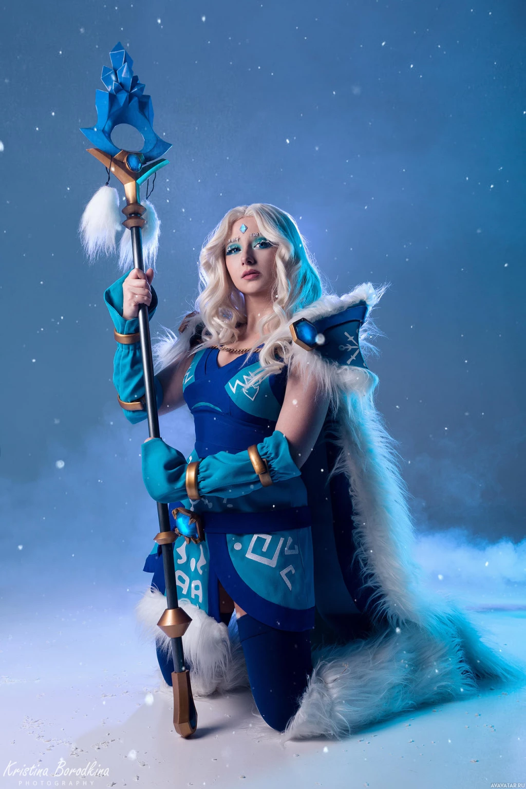 Игрок выдает себя за Crystal Maiden из Dota 2