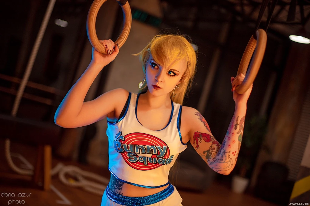 Косплей Lola Bunny в действии