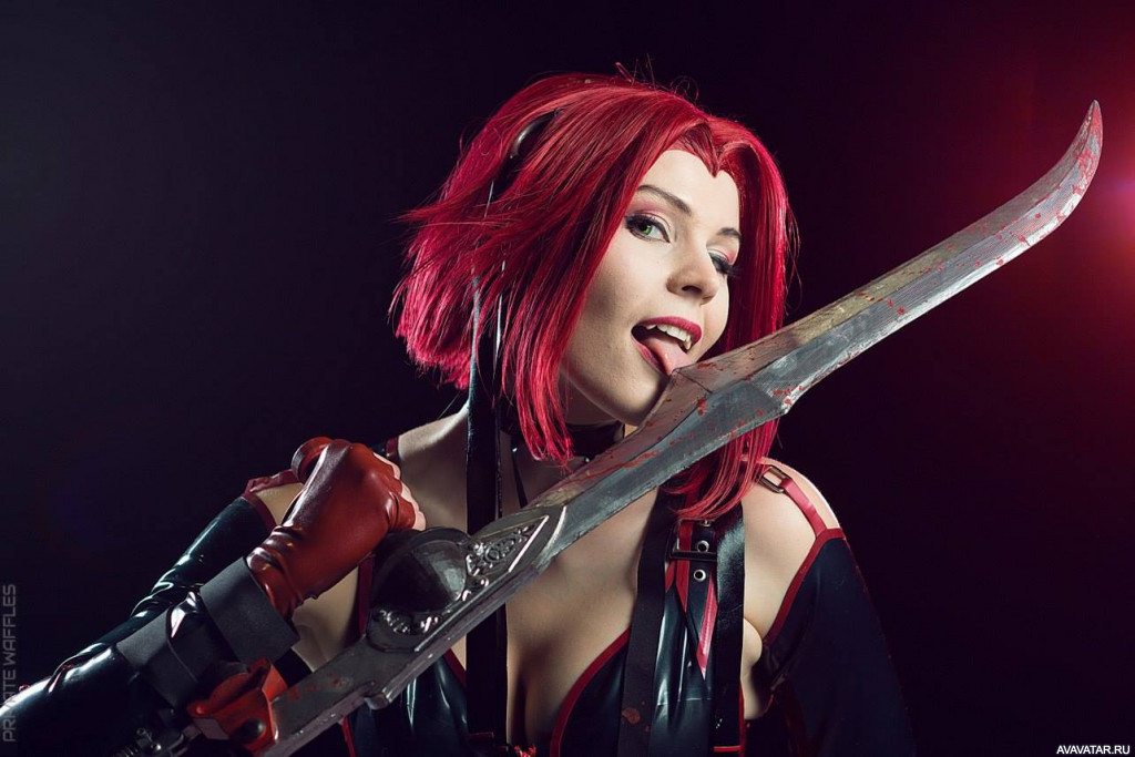 Красные волосы и кожаный наряд персонажа Bloodrayne