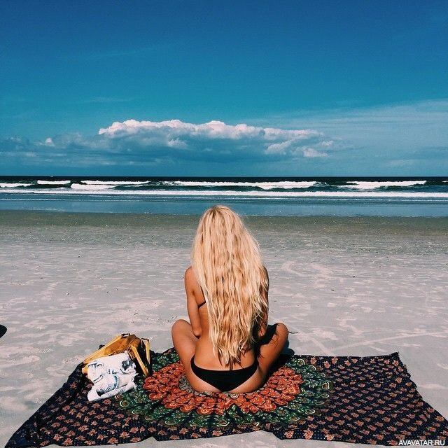 Блондинка на пляже