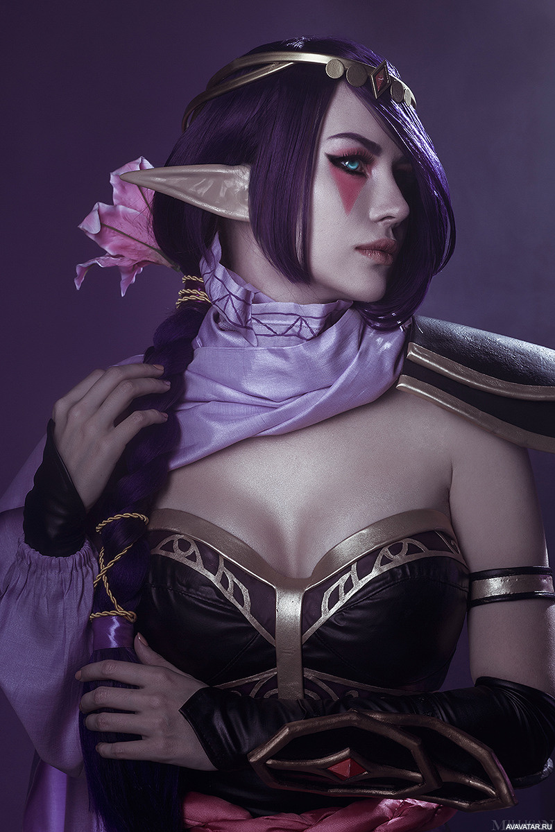 Фиолетовый косплеер Dota 2 Templar Assassin